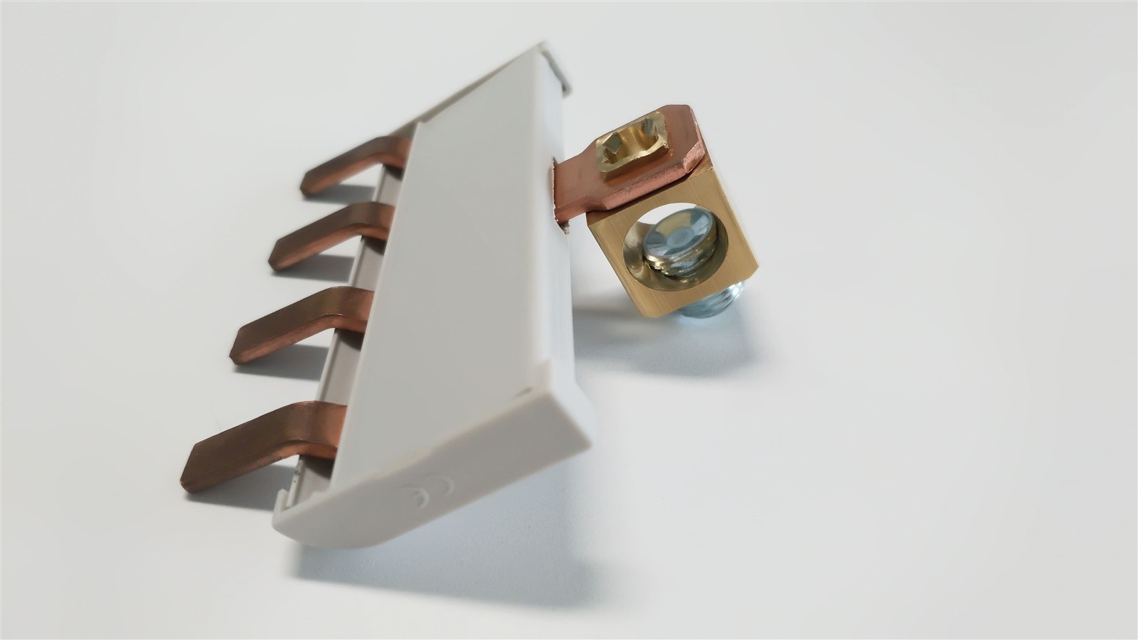 Factory Price Injection Molded Insulation Copper Busbar Factory Price Injection Molded Insulation Copper Busbar