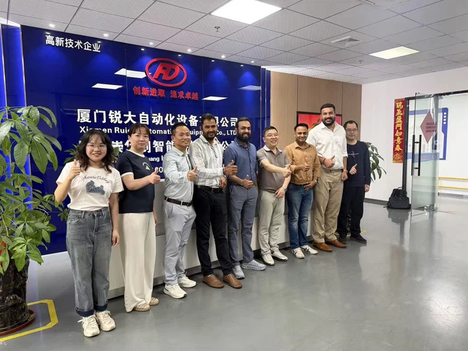 A group photo of both parties A group photo of both parties